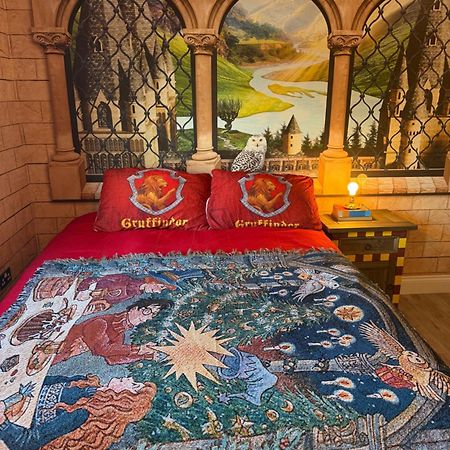 Potters Hideout- 2 Bedroom 2 Bathroom Apartment Уотфорд Екстериор снимка