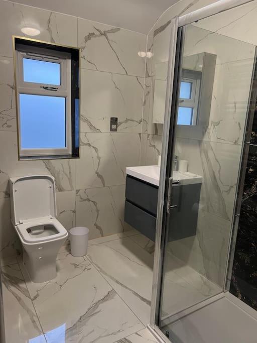 Potters Hideout- 2 Bedroom 2 Bathroom Apartment Уотфорд Екстериор снимка